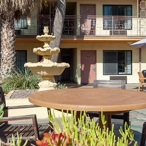 Court Yard 2*, Studio City Verenigde Staten